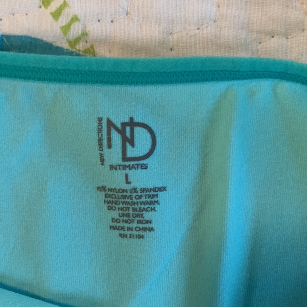 New Direction aqua cami - Picture 2 of 5